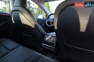 Седан Tesla Model 3 2024 в Львове