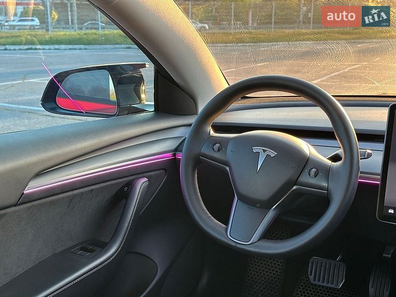 Седан Tesla Model 3 2022 в Дніпрі