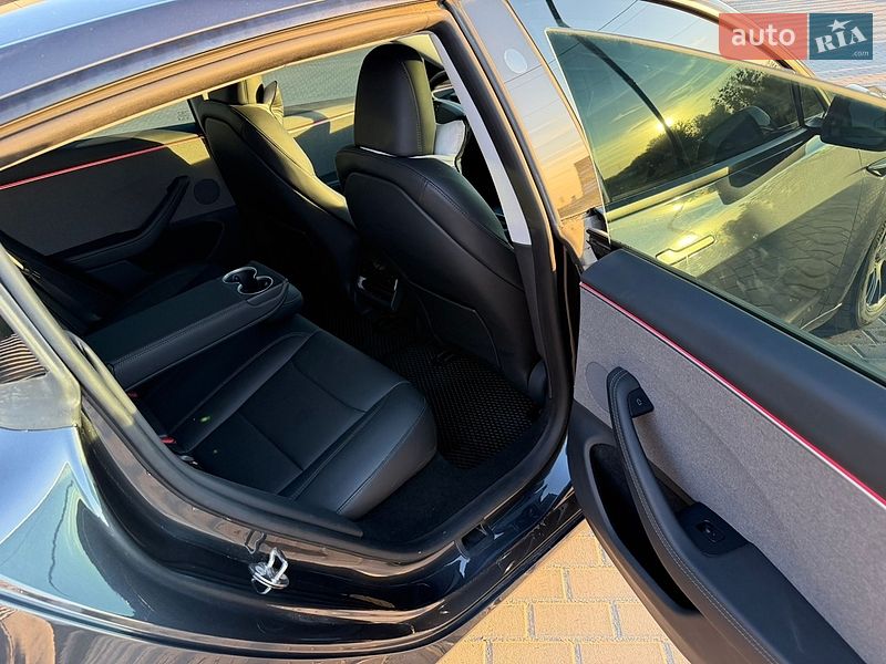 Седан Tesla Model 3 2024 в Золочеве