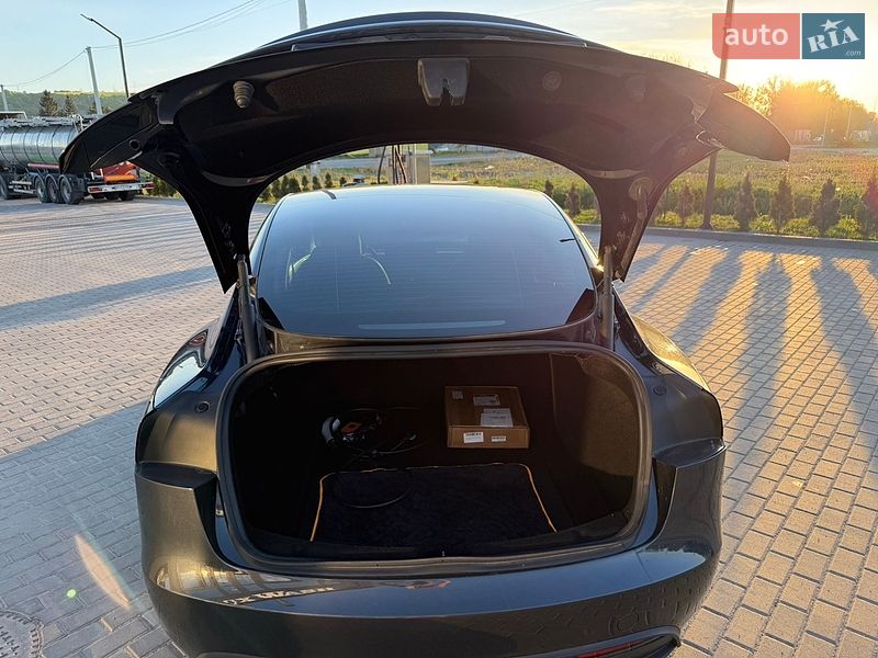 Седан Tesla Model 3 2024 в Золочеве