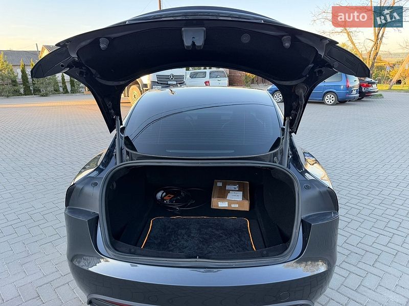 Седан Tesla Model 3 2024 в Золочеве