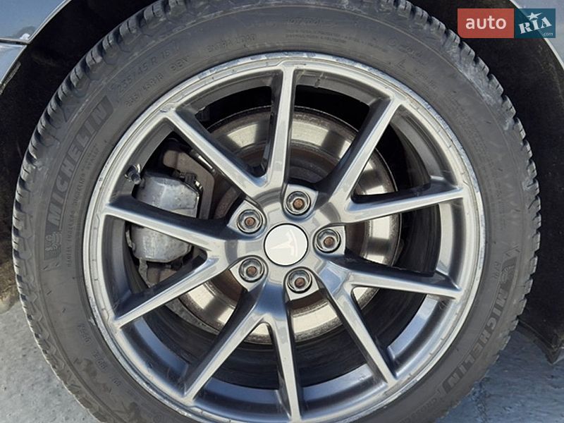 Седан Tesla Model 3 2021 в Львове
