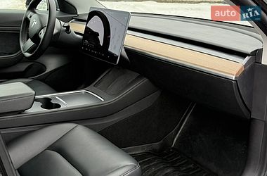 Седан Tesla Model 3 2021 в Львове