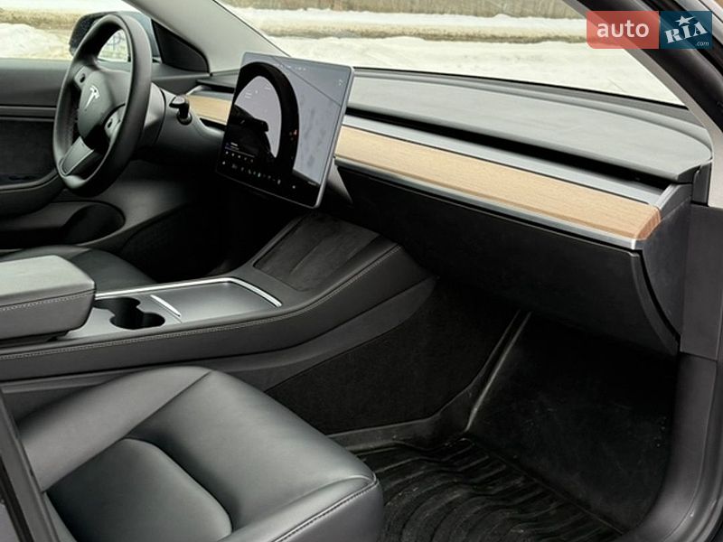 Седан Tesla Model 3 2021 в Львове