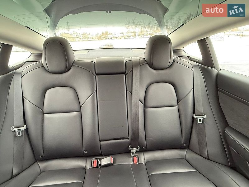 Седан Tesla Model 3 2021 в Львове