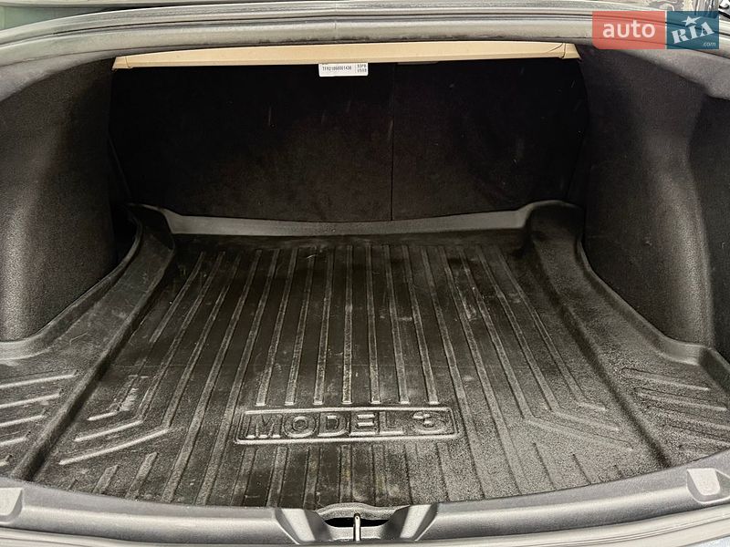 Седан Tesla Model 3 2021 в Львове