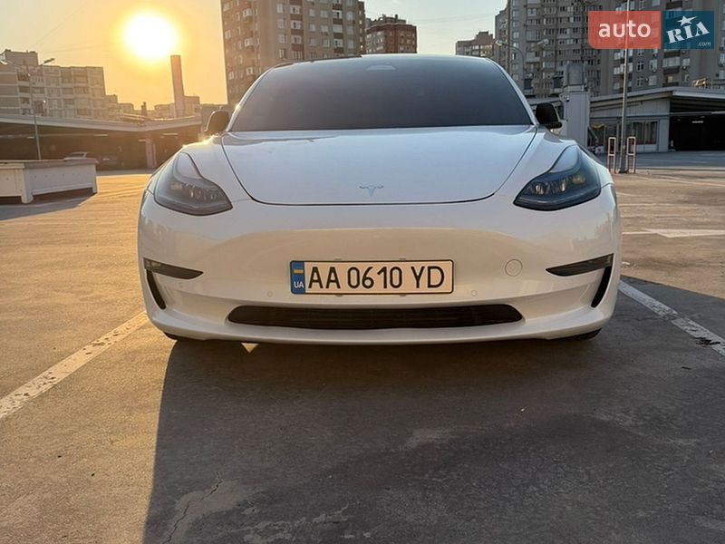 Седан Tesla Model 3 2021 в Киеве
