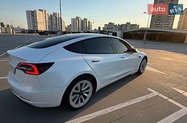 Седан Tesla Model 3 2021 в Киеве