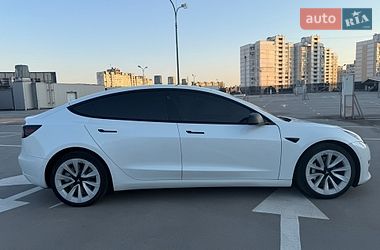 Седан Tesla Model 3 2021 в Киеве
