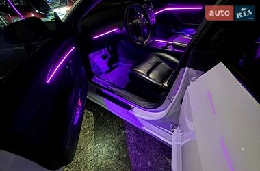 Седан Tesla Model 3 2021 в Киеве