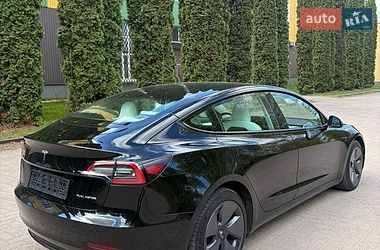 Седан Tesla Model 3 2023 в Ровно