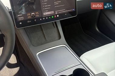 Седан Tesla Model 3 2023 в Ровно