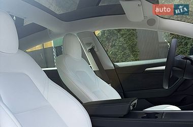 Седан Tesla Model 3 2023 в Ровно
