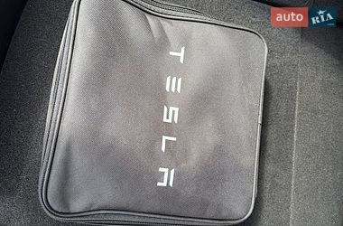 Седан Tesla Model 3 2023 в Ровно