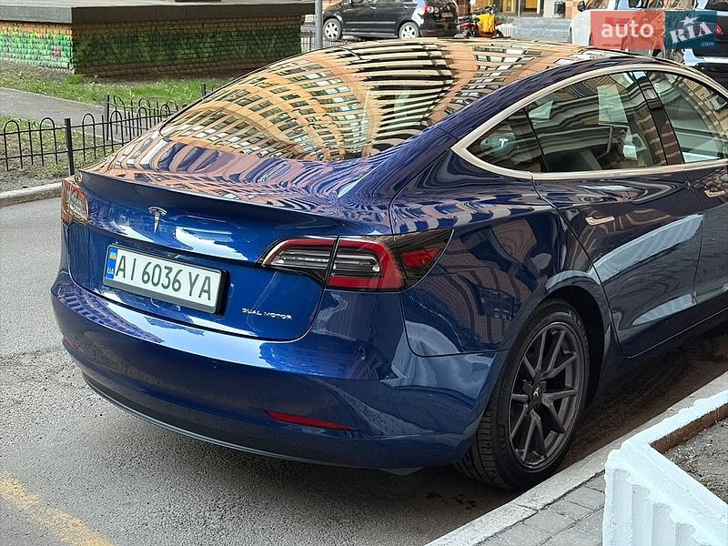 Седан Tesla Model 3 2019 в Киеве