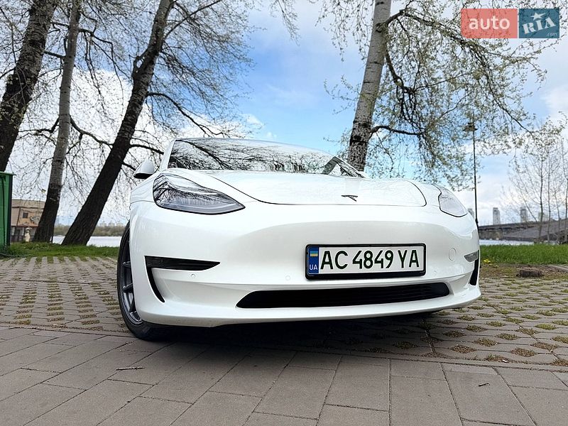 Седан Tesla Model 3 2020 в Киеве
