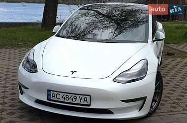 Седан Tesla Model 3 2020 в Киеве