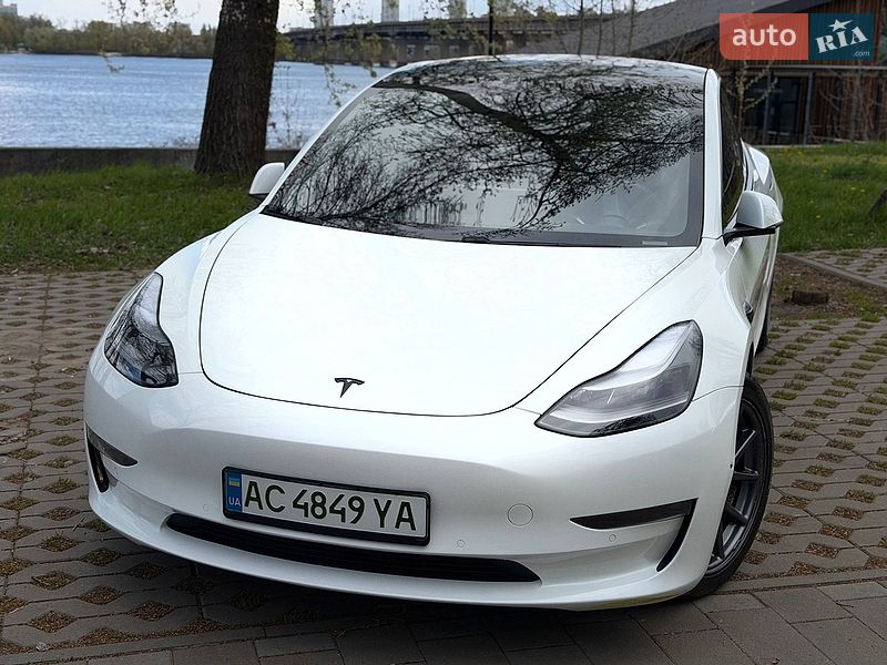 Седан Tesla Model 3 2020 в Киеве