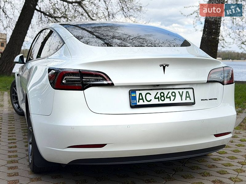 Седан Tesla Model 3 2020 в Киеве
