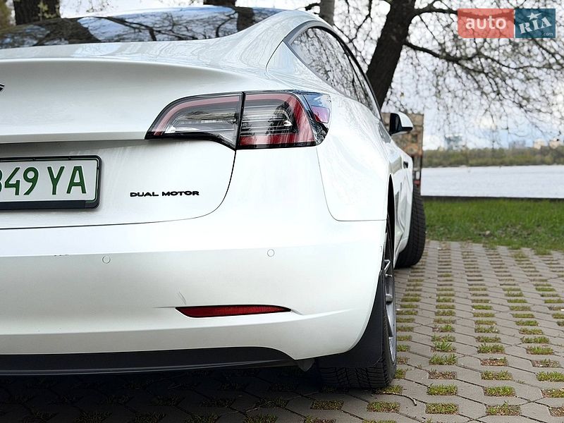 Седан Tesla Model 3 2020 в Киеве