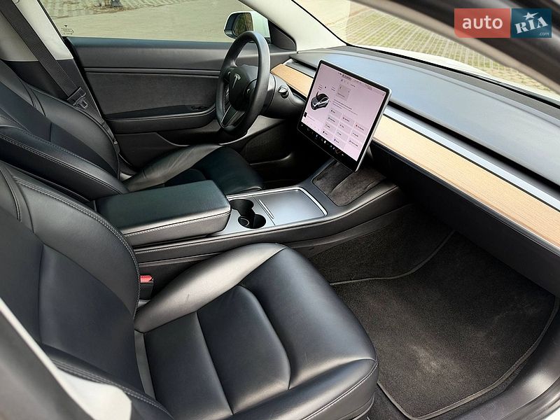 Седан Tesla Model 3 2020 в Киеве