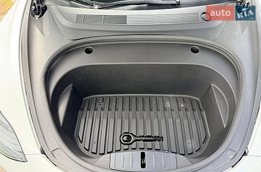 Седан Tesla Model 3 2020 в Киеве