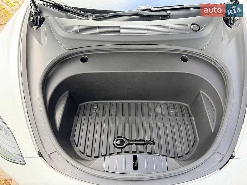 Седан Tesla Model 3 2020 в Киеве