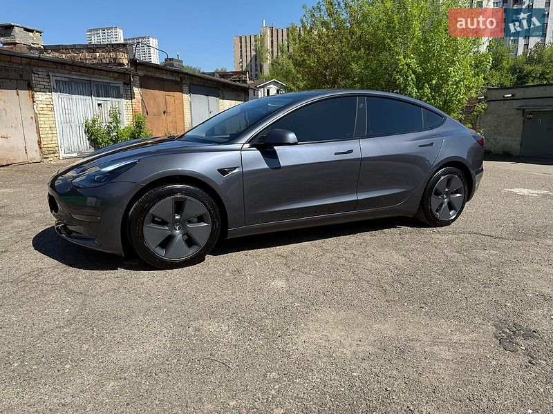 Седан Tesla Model 3 2022 в Киеве