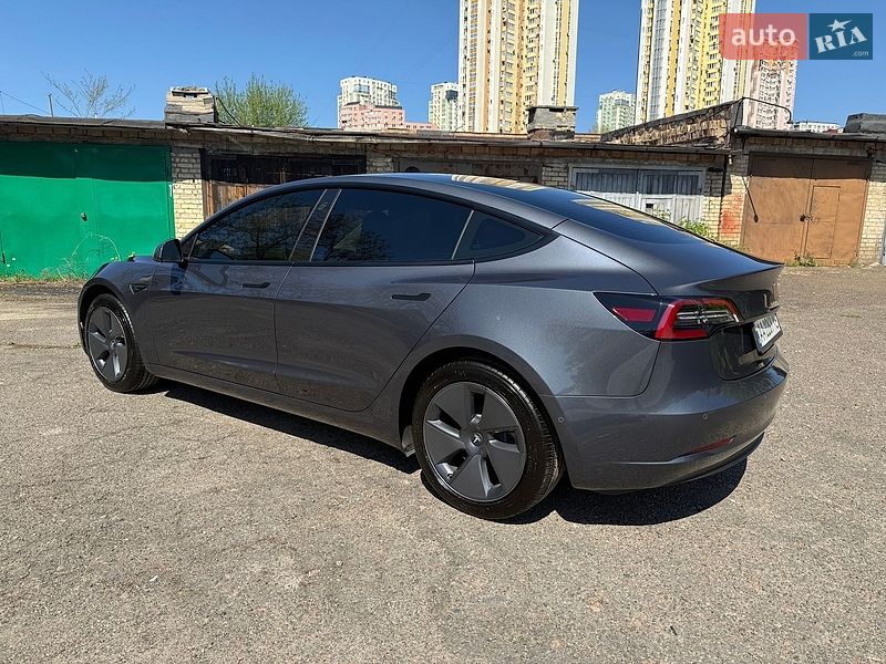 Седан Tesla Model 3 2022 в Киеве