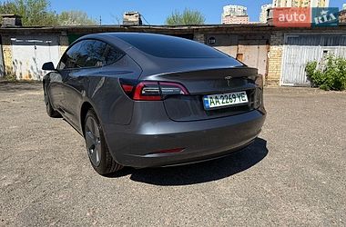 Седан Tesla Model 3 2022 в Киеве