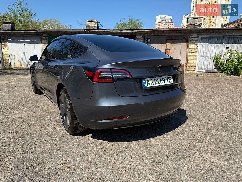 Седан Tesla Model 3 2022 в Киеве