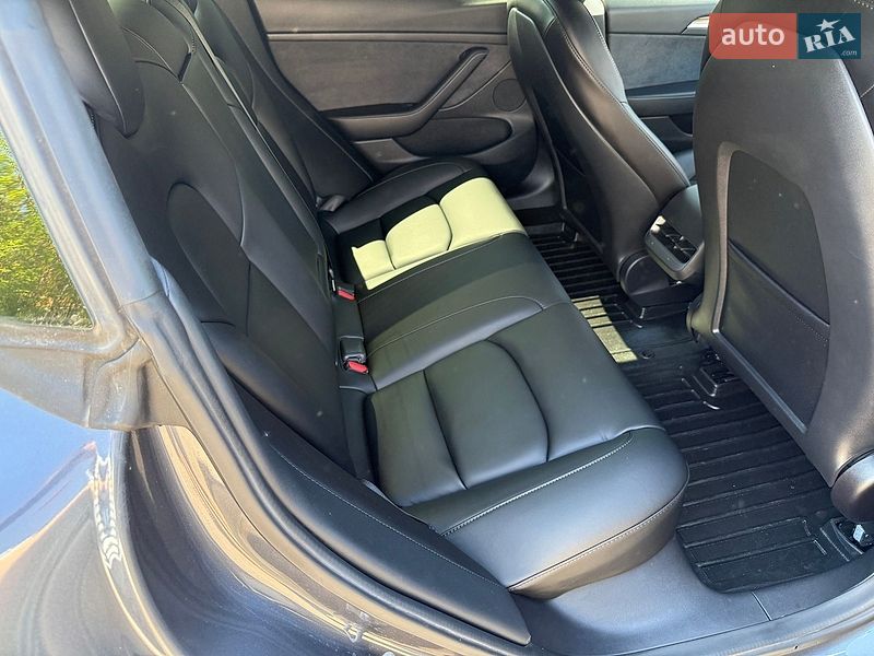 Седан Tesla Model 3 2022 в Киеве