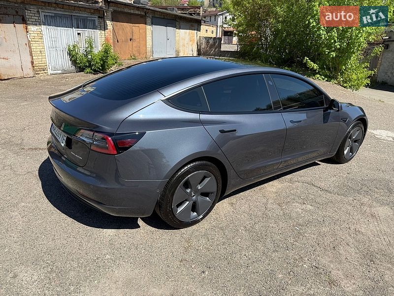 Седан Tesla Model 3 2022 в Киеве
