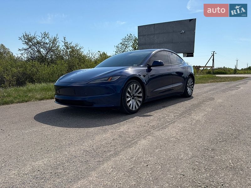 Седан Tesla Model 3 2024 в Ужгороді
