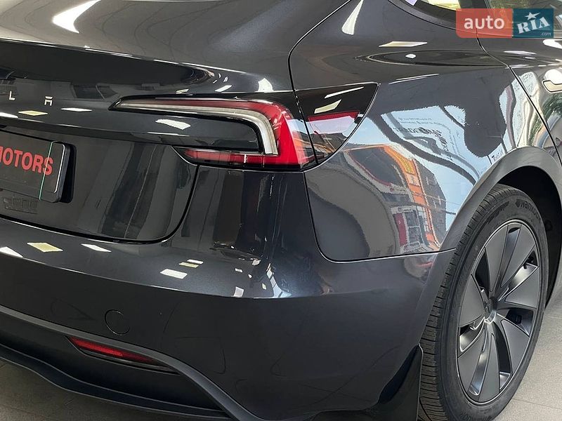 Седан Tesla Model 3 2024 в Киеве