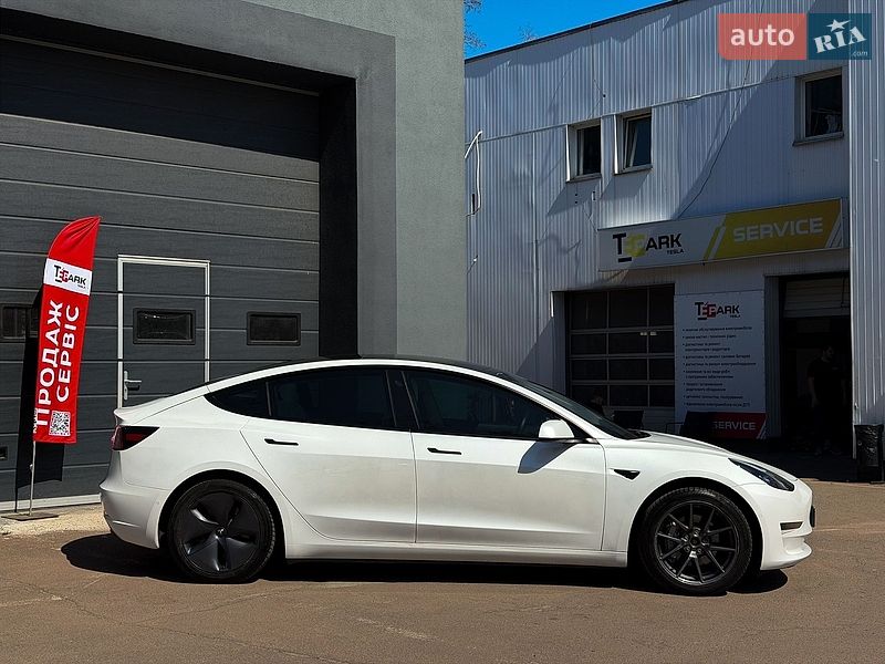 Седан Tesla Model 3 2020 в Києві