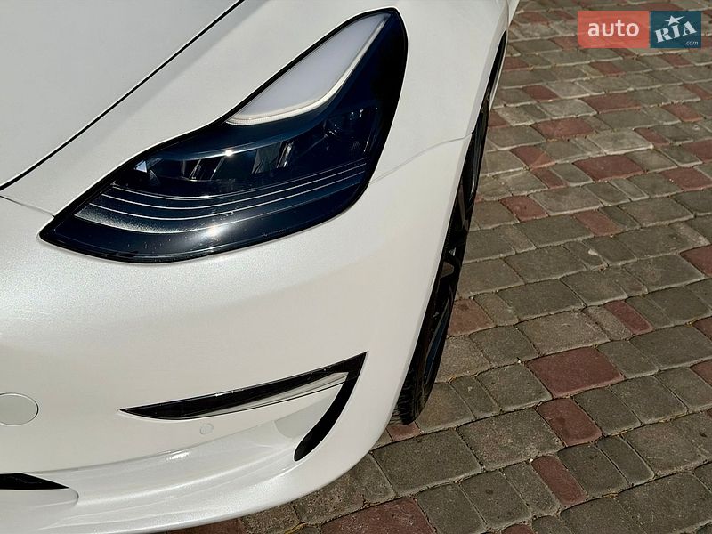 Седан Tesla Model 3 2021 в Виннице