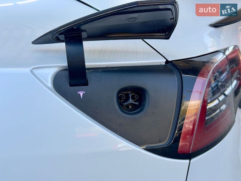 Седан Tesla Model 3 2021 в Виннице