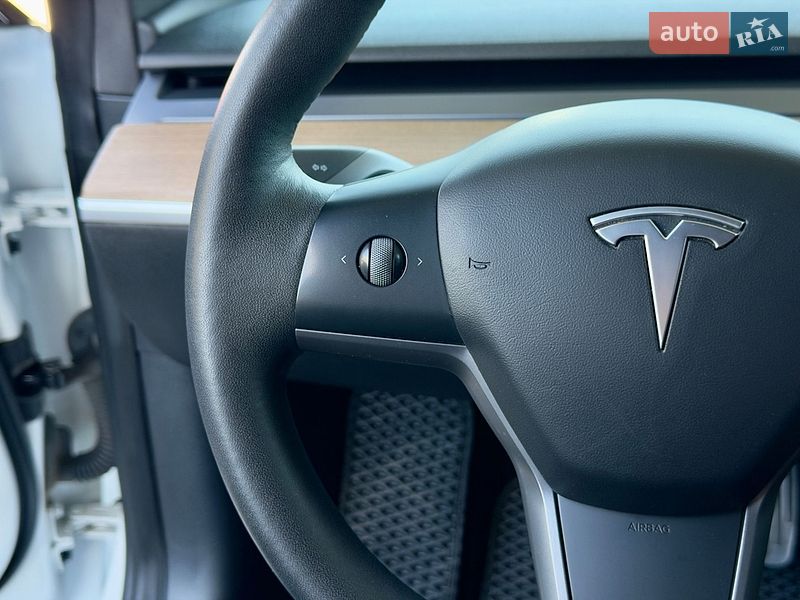 Седан Tesla Model 3 2021 в Виннице