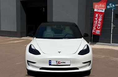 Седан Tesla Model 3 2022 в Киеве