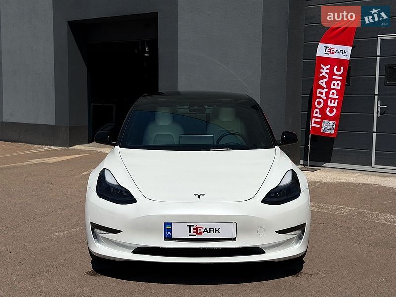 Седан Tesla Model 3 2022 в Киеве