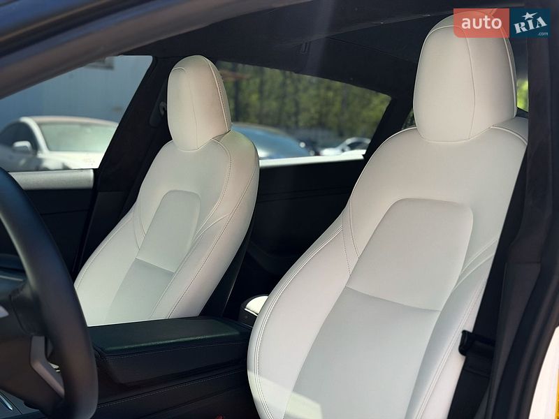 Седан Tesla Model 3 2022 в Киеве