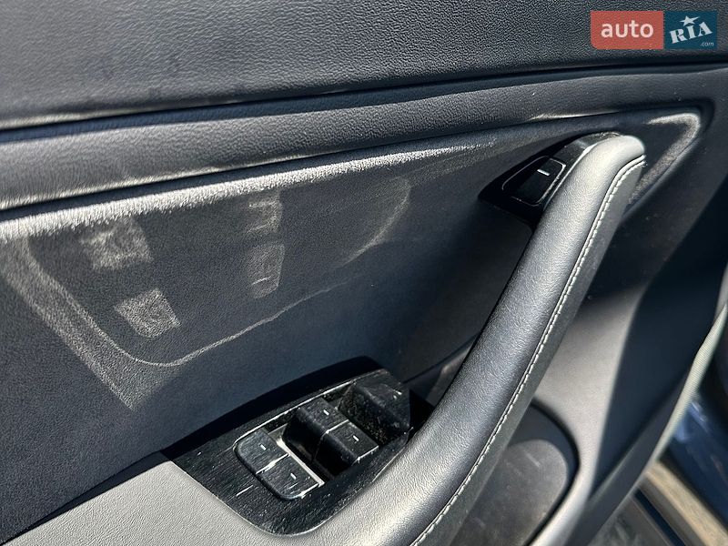 Седан Tesla Model 3 2020 в Івано-Франківську