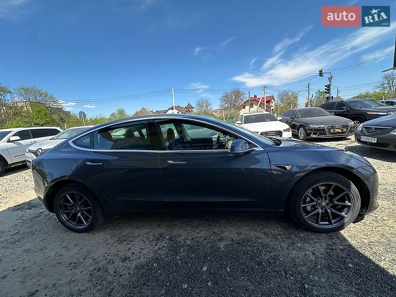 Седан Tesla Model 3 2020 в Ивано-Франковске