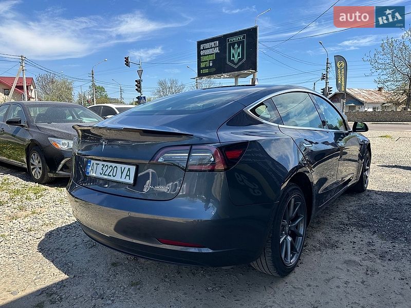 Седан Tesla Model 3 2020 в Ивано-Франковске