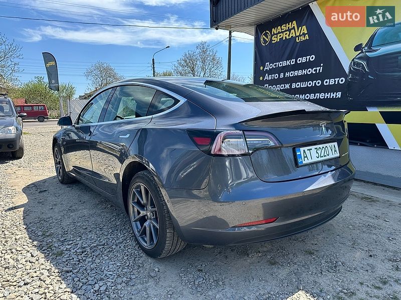 Седан Tesla Model 3 2020 в Івано-Франківську