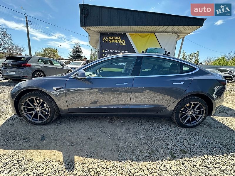 Седан Tesla Model 3 2020 в Івано-Франківську