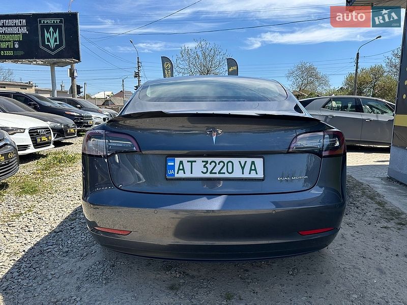Седан Tesla Model 3 2020 в Івано-Франківську