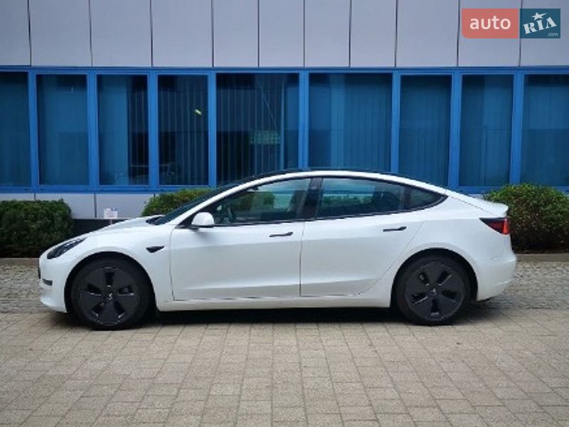 Седан Tesla Model 3 2021 в Львове