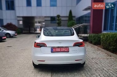 Седан Tesla Model 3 2021 в Львове